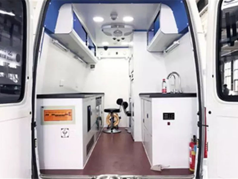 藍(lán)牌小卡水質(zhì)監(jiān)測車