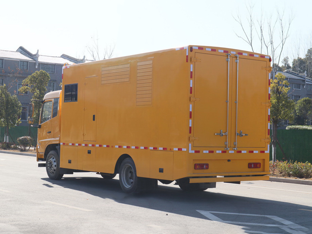 東風天錦移動電源車帶休息室