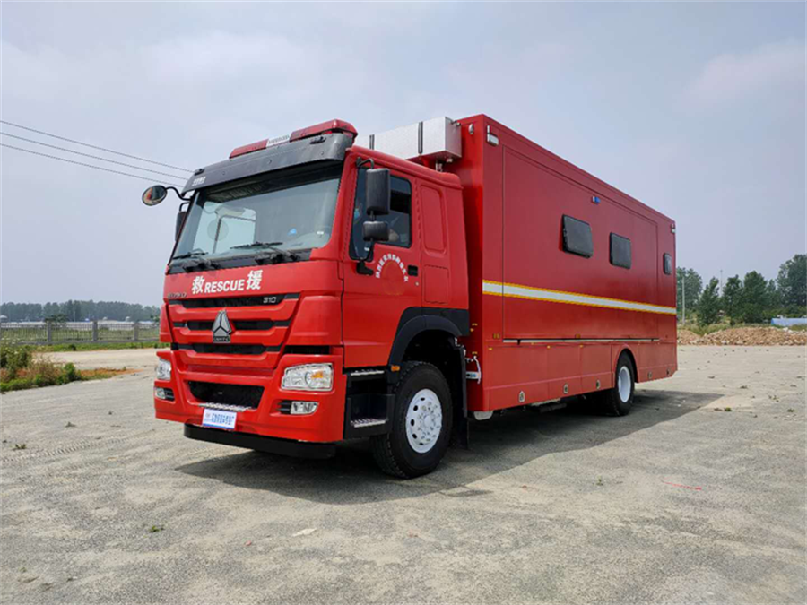 重汽豪沃24人宿營車