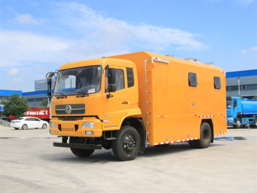 東風四驅自行式炊事車 東風四驅自行式炊事車