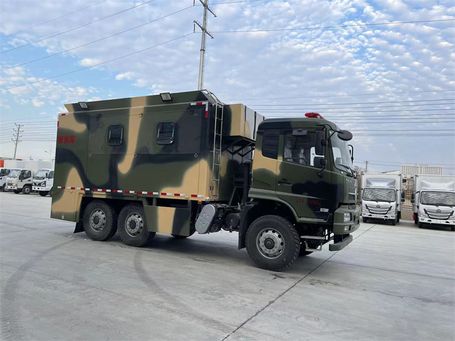 東風六驅自行式炊事車 東風六驅自行式炊事車