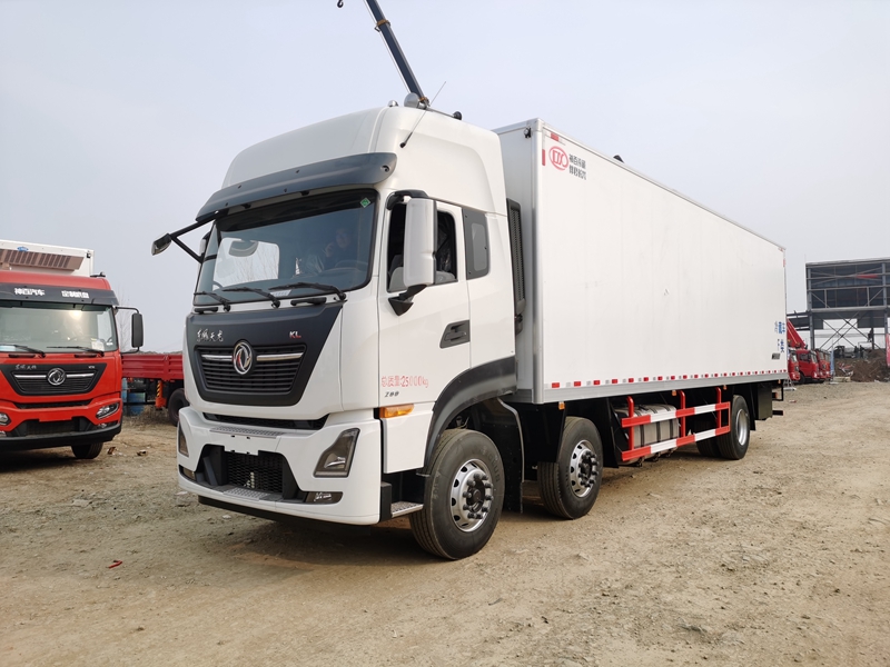 東風(fēng)天龍KL小三軸冷藏車(chē) 東風(fēng)天龍KL小三軸冷藏車(chē)