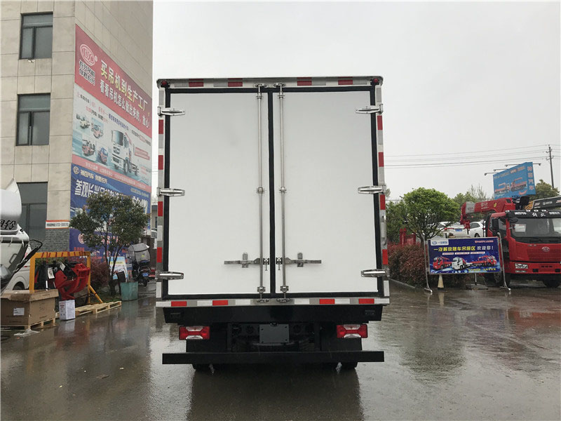 國六 上汽躍進C500自動擋4.2米冷藏車 國六 上汽躍進C500自動擋4.2米冷藏車