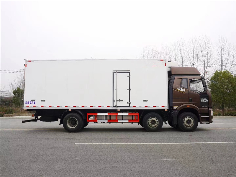 解放J6P小三軸冷藏車 解放J6P小三軸冷藏車