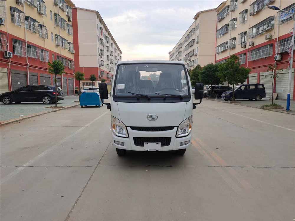 國(guó)六3方 藍(lán)牌躍進(jìn) 勾臂垃圾車(chē) 國(guó)六3方 藍(lán)牌躍進(jìn) 勾臂垃圾車(chē)