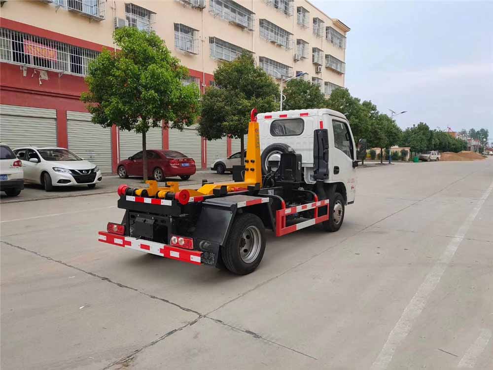 國(guó)六3方 藍(lán)牌躍進(jìn) 勾臂垃圾車(chē) 國(guó)六3方 藍(lán)牌躍進(jìn) 勾臂垃圾車(chē)