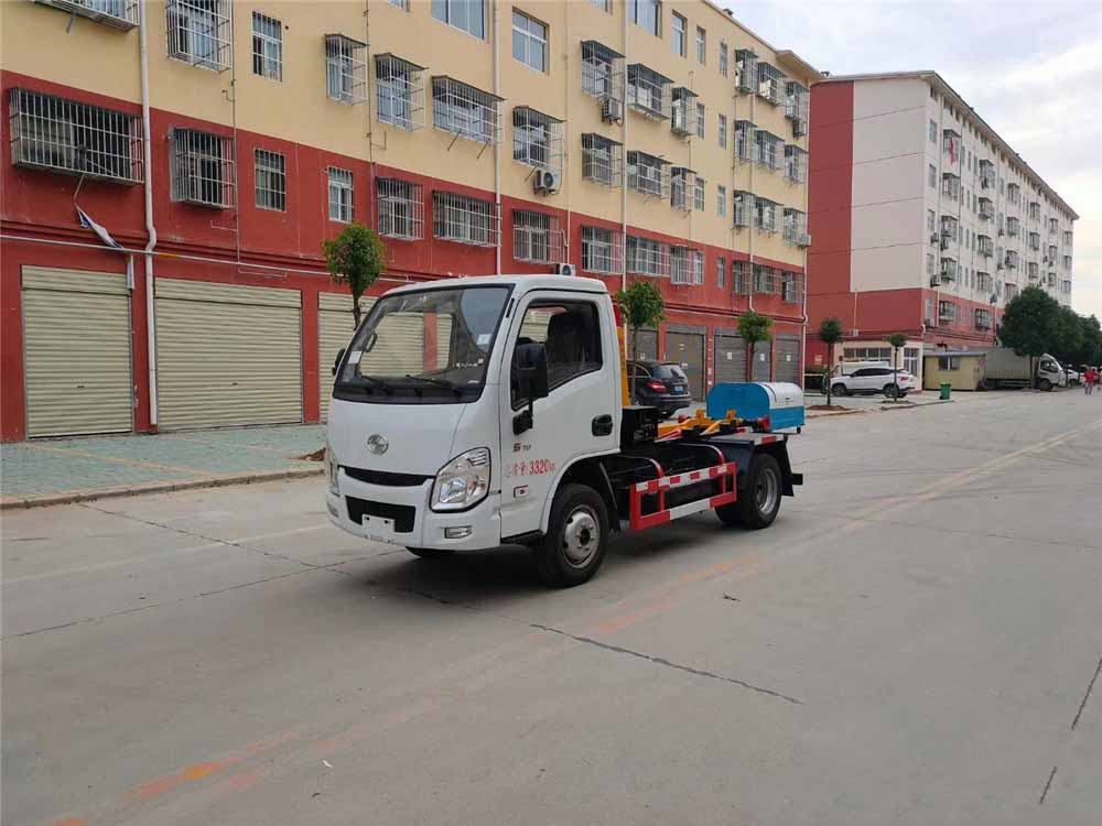 國(guó)六3方 藍(lán)牌躍進(jìn) 勾臂垃圾車(chē) 國(guó)六3方 藍(lán)牌躍進(jìn) 勾臂垃圾車(chē)