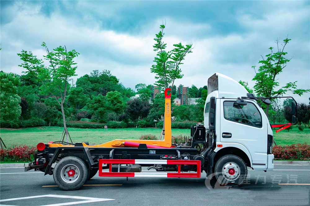 國六7-8方東風D7 勾臂垃圾車 國六7-8方東風D7 勾臂垃圾車