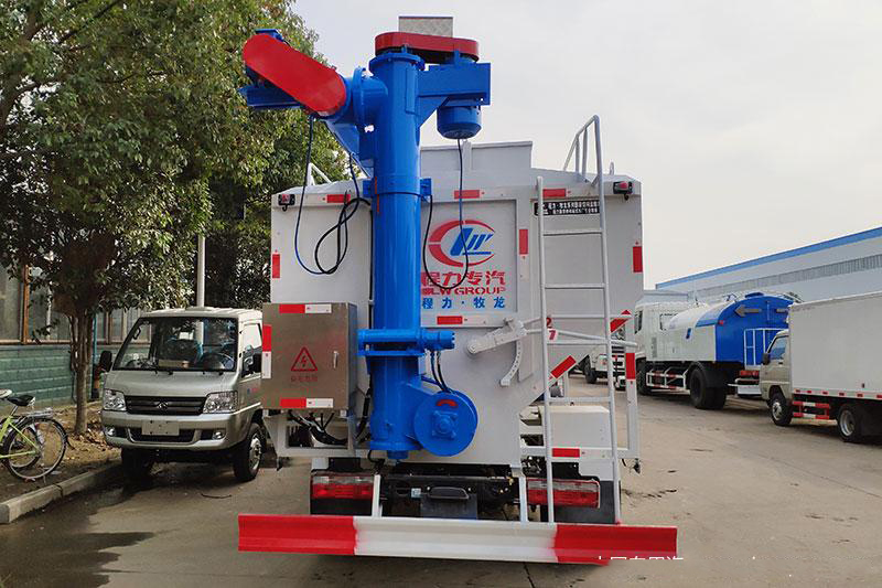 東風(fēng)多利卡散裝飼料運輸車 東風(fēng)多利卡散裝飼料運輸車