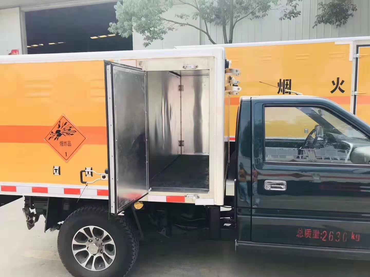 五十鈴四驅皮卡民爆器材車 五十鈴四驅皮卡民爆器材車