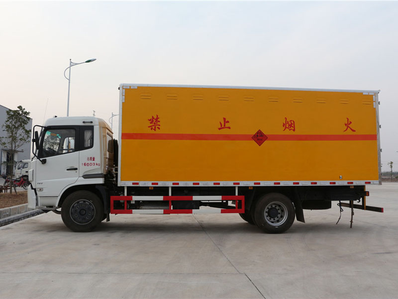 天錦6米2(9.9噸)爆破器材車(chē) 天錦6米2(9.9噸)爆破器材車(chē)