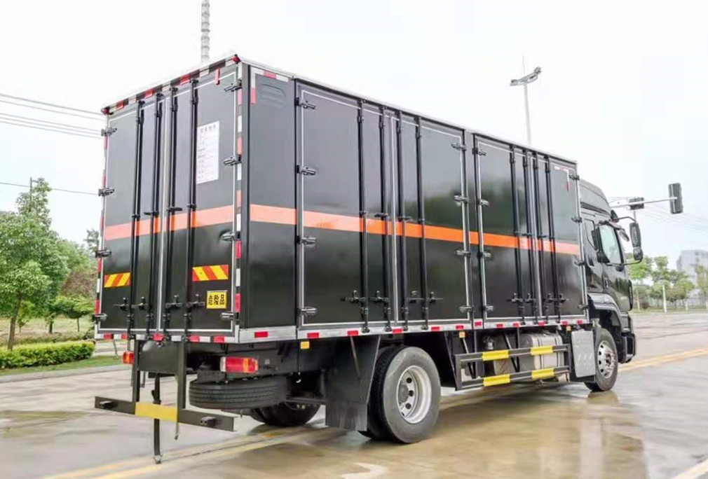 柳汽乘龍9.9噸高頂雙臥爆破器材車 柳汽乘龍9.9噸高頂雙臥爆破器材車