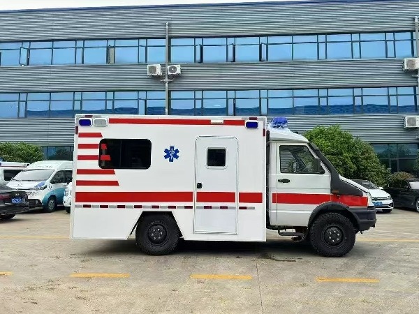 依維柯4X4救護車