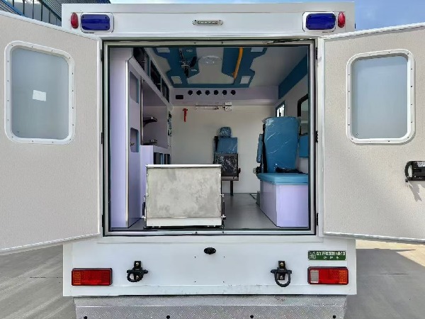 猛士 4X4 救護車